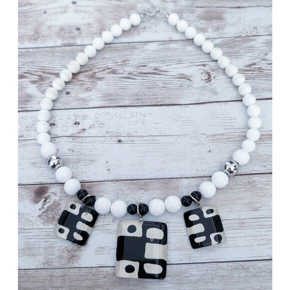 Vintage Necklace Retro Statement Black, White, Cream, Silver Tone - Picture 3 of 9